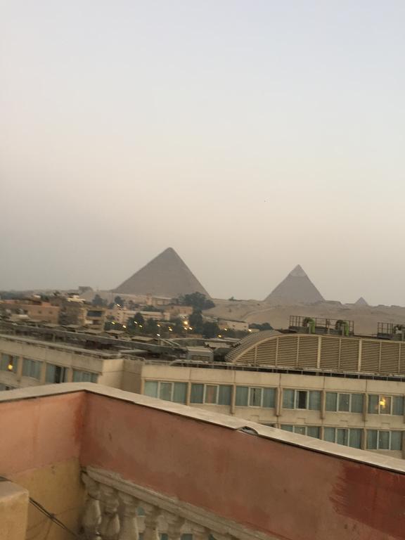 Happy Heaven Pyramids Le Caire